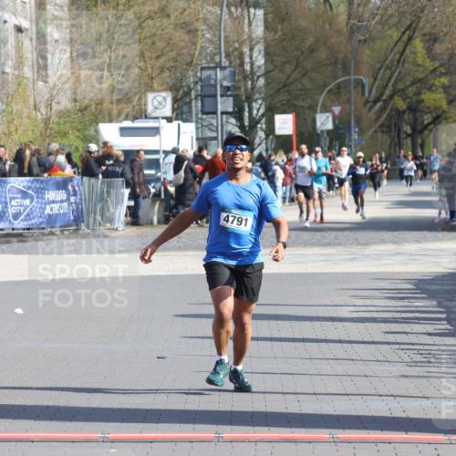 12.04.2026 - 45. Internationalen Wilhelmsburger Insellauf Strokosch-Dieckow http://msf.ph/oto/9451841 12.04.2026 10:32:15 Ziel 4791 meine-sportfotos.de
