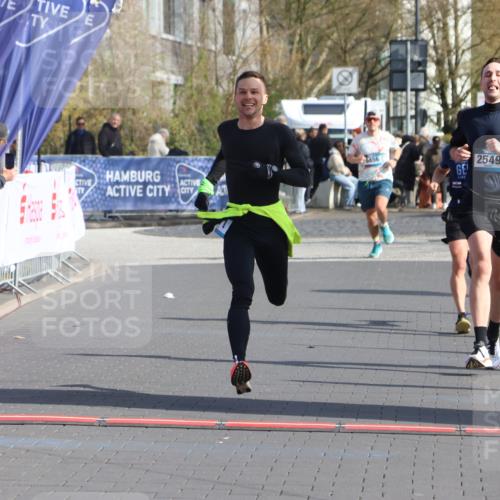 12.04.2026 - 45. Internationalen Wilhelmsburger Insellauf Strokosch-Dieckow http://msf.ph/oto/9451843 12.04.2026 10:19:43 Ziel 2671, 2549, 3289 meine-sportfotos.de