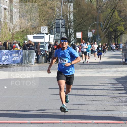 12.04.2026 - 45. Internationalen Wilhelmsburger Insellauf Strokosch-Dieckow http://msf.ph/oto/9451846 12.04.2026 10:32:16 Ziel 4791 meine-sportfotos.de