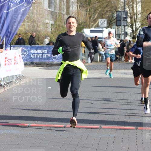 12.04.2026 - 45. Internationalen Wilhelmsburger Insellauf Strokosch-Dieckow http://msf.ph/oto/9451851 12.04.2026 10:19:43 Ziel 2671, 2549, 3289 meine-sportfotos.de