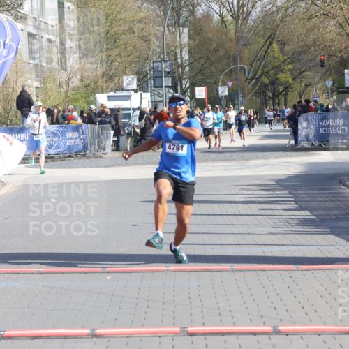 12.04.2026 - 45. Internationalen Wilhelmsburger Insellauf Strokosch-Dieckow http://msf.ph/oto/9451854 12.04.2026 10:32:16 Ziel 4791 meine-sportfotos.de