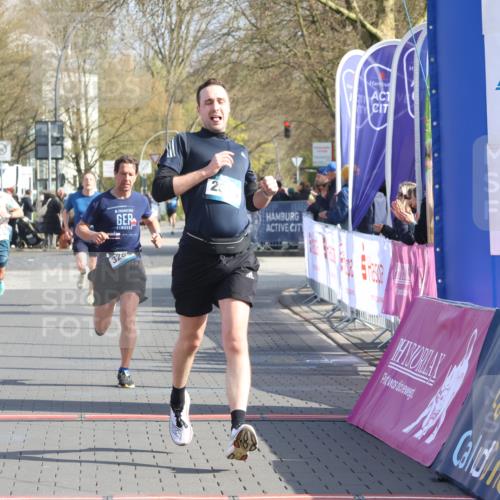 12.04.2026 - 45. Internationalen Wilhelmsburger Insellauf Strokosch-Dieckow http://msf.ph/oto/9451856 12.04.2026 10:19:45 Ziel 2671, 2549, 3289, 5456, 2789 meine-sportfotos.de