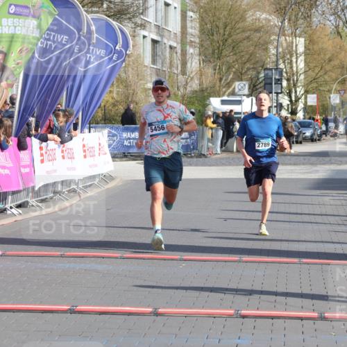 12.04.2026 - 45. Internationalen Wilhelmsburger Insellauf Strokosch-Dieckow http://msf.ph/oto/9451869 12.04.2026 10:19:47 Ziel 2671, 2549, 3289, 5456, 2789 meine-sportfotos.de