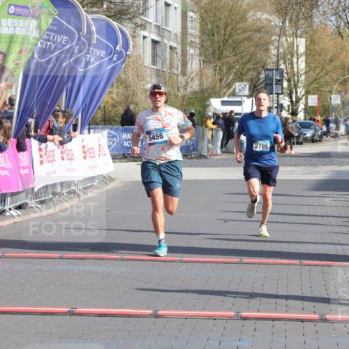 12.04.2026 - 45. Internationalen Wilhelmsburger Insellauf Strokosch-Dieckow http://msf.ph/oto/9451871 12.04.2026 10:19:47 Ziel 2671, 2549, 3289, 5456, 2789 meine-sportfotos.de
