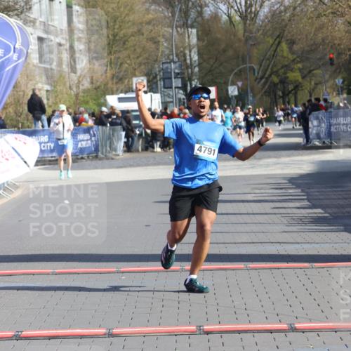 12.04.2026 - 45. Internationalen Wilhelmsburger Insellauf Strokosch-Dieckow http://msf.ph/oto/9451873 12.04.2026 10:32:17 Ziel 4791 meine-sportfotos.de