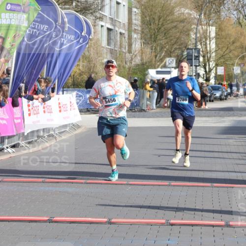 12.04.2026 - 45. Internationalen Wilhelmsburger Insellauf Strokosch-Dieckow http://msf.ph/oto/9451874 12.04.2026 10:19:47 Ziel 2671, 2549, 3289, 5456, 2789 meine-sportfotos.de