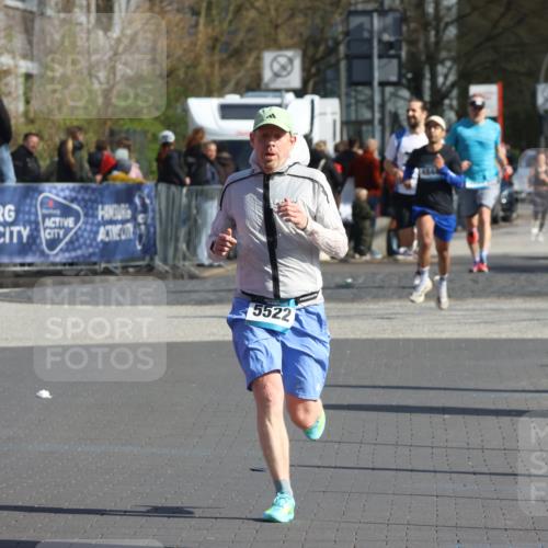 12.04.2026 - 45. Internationalen Wilhelmsburger Insellauf Strokosch-Dieckow http://msf.ph/oto/9451879 12.04.2026 10:32:22 Ziel 5522 meine-sportfotos.de