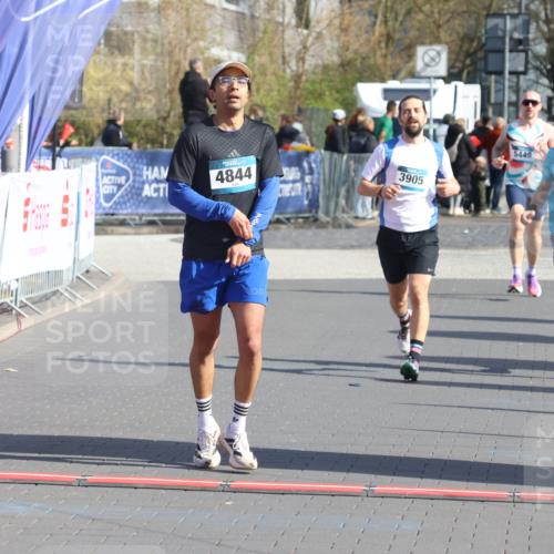 12.04.2026 - 45. Internationalen Wilhelmsburger Insellauf Strokosch-Dieckow http://msf.ph/oto/9451893 12.04.2026 10:32:28 Ziel 5522, 4844, 3666, 3905 meine-sportfotos.de