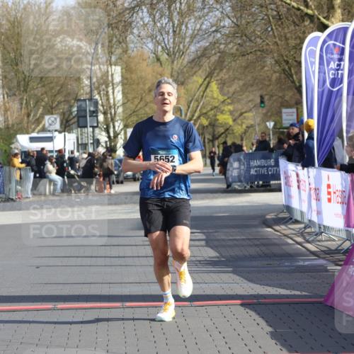 12.04.2026 - 45. Internationalen Wilhelmsburger Insellauf Strokosch-Dieckow http://msf.ph/oto/9451902 12.04.2026 10:20:03 Ziel 5652 meine-sportfotos.de