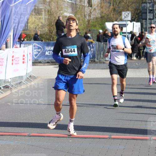 12.04.2026 - 45. Internationalen Wilhelmsburger Insellauf Strokosch-Dieckow http://msf.ph/oto/9451903 12.04.2026 10:32:28 Ziel 5522, 4844, 3666, 3905 meine-sportfotos.de
