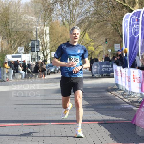 12.04.2026 - 45. Internationalen Wilhelmsburger Insellauf Strokosch-Dieckow http://msf.ph/oto/9451909 12.04.2026 10:20:03 Ziel 5652 meine-sportfotos.de