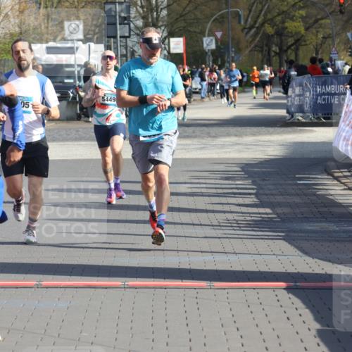 12.04.2026 - 45. Internationalen Wilhelmsburger Insellauf Strokosch-Dieckow http://msf.ph/oto/9451914 12.04.2026 10:32:29 Ziel 4844, 3666, 3905, 5449 meine-sportfotos.de