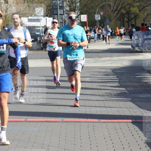 12.04.2026 - 45. Internationalen Wilhelmsburger Insellauf Strokosch-Dieckow http://msf.ph/oto/9451916 12.04.2026 10:32:29 Ziel 4844, 3666, 3905, 5449 meine-sportfotos.de