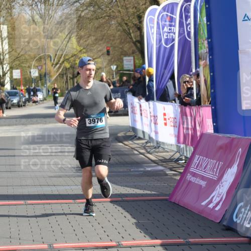 12.04.2026 - 45. Internationalen Wilhelmsburger Insellauf Strokosch-Dieckow http://msf.ph/oto/9451917 12.04.2026 10:20:11 Ziel 3976 meine-sportfotos.de