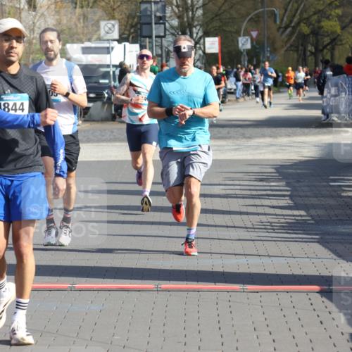 12.04.2026 - 45. Internationalen Wilhelmsburger Insellauf Strokosch-Dieckow http://msf.ph/oto/9451918 12.04.2026 10:32:29 Ziel 4844, 3666, 3905, 5449 meine-sportfotos.de