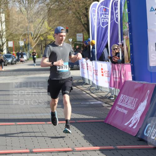12.04.2026 - 45. Internationalen Wilhelmsburger Insellauf Strokosch-Dieckow http://msf.ph/oto/9451921 12.04.2026 10:20:11 Ziel 3976 meine-sportfotos.de