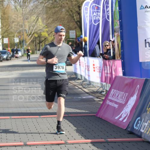 12.04.2026 - 45. Internationalen Wilhelmsburger Insellauf Strokosch-Dieckow http://msf.ph/oto/9451924 12.04.2026 10:20:11 Ziel 3976 meine-sportfotos.de
