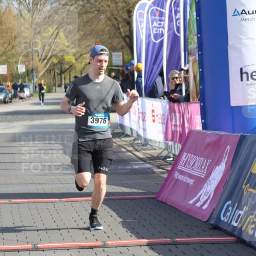 12.04.2026 - 45. Internationalen Wilhelmsburger Insellauf Strokosch-Dieckow http://msf.ph/oto/9451926 12.04.2026 10:20:12 Ziel 3976 meine-sportfotos.de