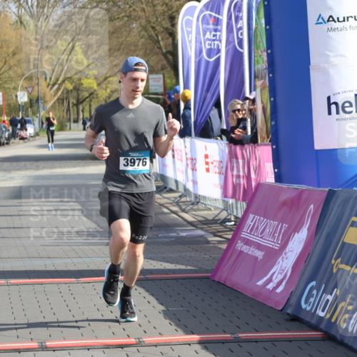 12.04.2026 - 45. Internationalen Wilhelmsburger Insellauf Strokosch-Dieckow http://msf.ph/oto/9451927 12.04.2026 10:20:12 Ziel 3976 meine-sportfotos.de
