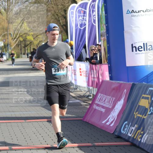 12.04.2026 - 45. Internationalen Wilhelmsburger Insellauf Strokosch-Dieckow http://msf.ph/oto/9451932 12.04.2026 10:20:12 Ziel 3976 meine-sportfotos.de