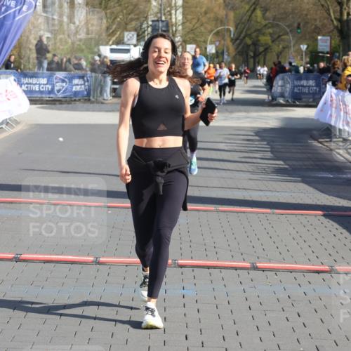 12.04.2026 - 45. Internationalen Wilhelmsburger Insellauf Strokosch-Dieckow http://msf.ph/oto/9451936 12.04.2026 10:32:42 Ziel 4554, 4378 meine-sportfotos.de