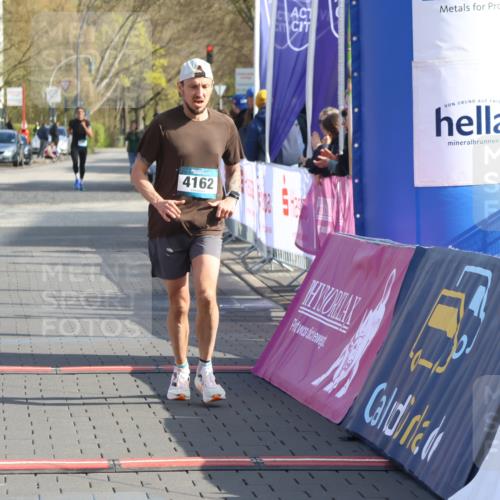 12.04.2026 - 45. Internationalen Wilhelmsburger Insellauf Strokosch-Dieckow http://msf.ph/oto/9451947 12.04.2026 10:20:20 Ziel 4162 meine-sportfotos.de