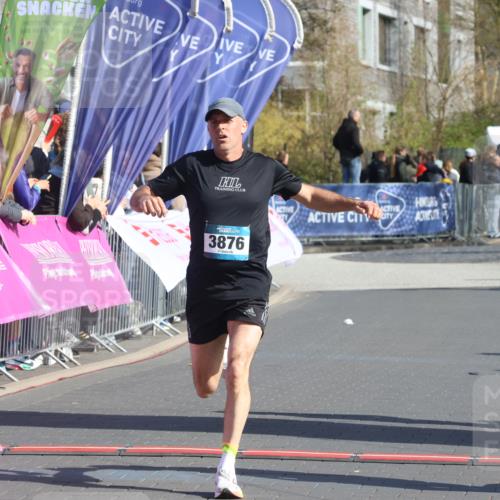 12.04.2026 - 45. Internationalen Wilhelmsburger Insellauf Strokosch-Dieckow http://msf.ph/oto/9451958 12.04.2026 10:32:51 Ziel 3675, 3876, 3506, 4370 meine-sportfotos.de