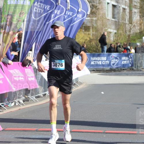 12.04.2026 - 45. Internationalen Wilhelmsburger Insellauf Strokosch-Dieckow http://msf.ph/oto/9451963 12.04.2026 10:32:52 Ziel 3675, 3876, 3506, 4370 meine-sportfotos.de