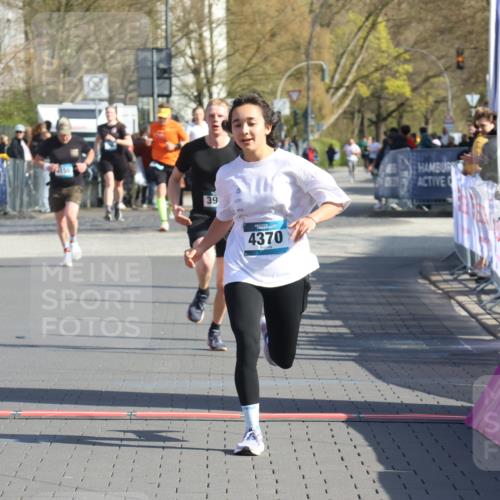 12.04.2026 - 45. Internationalen Wilhelmsburger Insellauf Strokosch-Dieckow http://msf.ph/oto/9451976 12.04.2026 10:32:54 Ziel 3675, 3876, 3506, 4370, 3983, 3114 meine-sportfotos.de