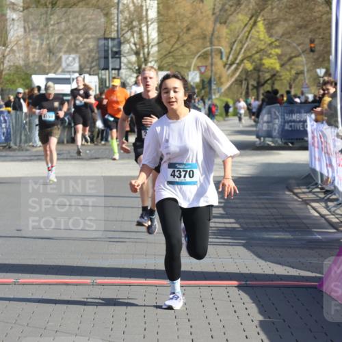 12.04.2026 - 45. Internationalen Wilhelmsburger Insellauf Strokosch-Dieckow http://msf.ph/oto/9451978 12.04.2026 10:32:55 Ziel 3675, 3876, 3506, 4370, 3983, 3114 meine-sportfotos.de