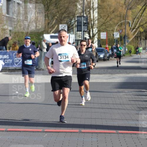 12.04.2026 - 45. Internationalen Wilhelmsburger Insellauf Strokosch-Dieckow http://msf.ph/oto/9451986 12.04.2026 10:21:11 Ziel 3134, 3208 meine-sportfotos.de