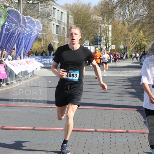 12.04.2026 - 45. Internationalen Wilhelmsburger Insellauf Strokosch-Dieckow http://msf.ph/oto/9451987 12.04.2026 10:32:57 Ziel 3506, 4370, 3983, 3114 meine-sportfotos.de