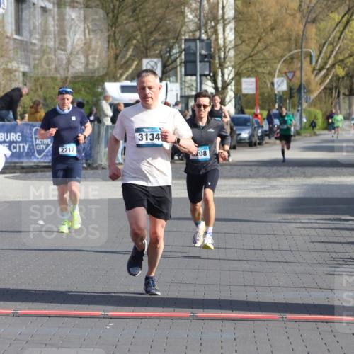 12.04.2026 - 45. Internationalen Wilhelmsburger Insellauf Strokosch-Dieckow http://msf.ph/oto/9451988 12.04.2026 10:21:11 Ziel 3134, 3208 meine-sportfotos.de