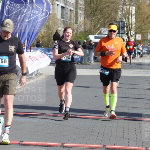 12.04.2026 - 45. Internationalen Wilhelmsburger Insellauf Strokosch-Dieckow http://msf.ph/oto/9452003 12.04.2026 10:33:03 Ziel 4150, 3296, 3323, 5639, 2071 meine-sportfotos.de
