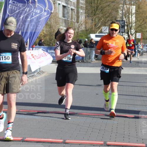 12.04.2026 - 45. Internationalen Wilhelmsburger Insellauf Strokosch-Dieckow http://msf.ph/oto/9452005 12.04.2026 10:33:03 Ziel 4150, 3296, 3323, 5639, 2071 meine-sportfotos.de