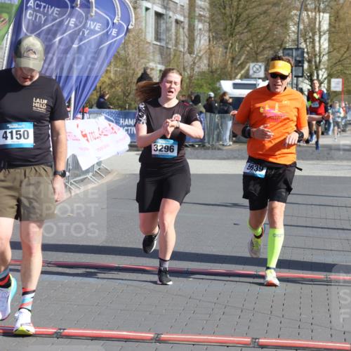 12.04.2026 - 45. Internationalen Wilhelmsburger Insellauf Strokosch-Dieckow http://msf.ph/oto/9452006 12.04.2026 10:33:03 Ziel 4150, 3296, 3323, 5639, 2071 meine-sportfotos.de