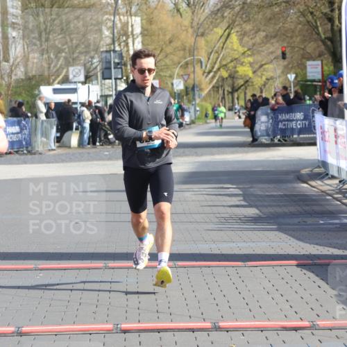 12.04.2026 - 45. Internationalen Wilhelmsburger Insellauf Strokosch-Dieckow http://msf.ph/oto/9452007 12.04.2026 10:21:14 Ziel 3134, 3208, 2212 meine-sportfotos.de