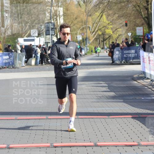 12.04.2026 - 45. Internationalen Wilhelmsburger Insellauf Strokosch-Dieckow http://msf.ph/oto/9452009 12.04.2026 10:21:14 Ziel 3134, 3208, 2212 meine-sportfotos.de