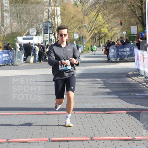12.04.2026 - 45. Internationalen Wilhelmsburger Insellauf Strokosch-Dieckow http://msf.ph/oto/9452011 12.04.2026 10:21:14 Ziel 3134, 3208, 2212 meine-sportfotos.de
