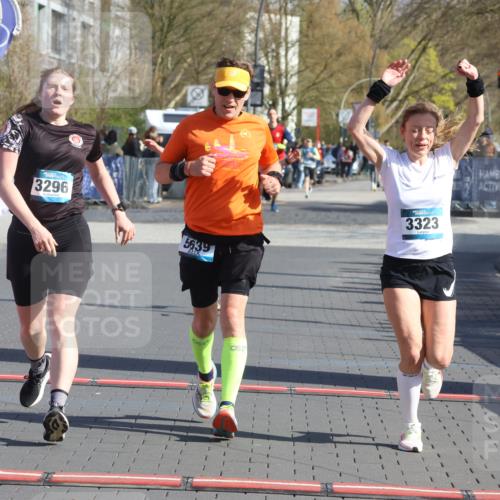 12.04.2026 - 45. Internationalen Wilhelmsburger Insellauf Strokosch-Dieckow http://msf.ph/oto/9452012 12.04.2026 10:33:03 Ziel 4150, 3296, 3323, 5639, 2071 meine-sportfotos.de