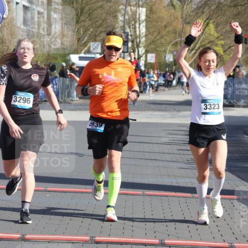 12.04.2026 - 45. Internationalen Wilhelmsburger Insellauf Strokosch-Dieckow http://msf.ph/oto/9452013 12.04.2026 10:33:04 Ziel 4150, 3296, 3323, 5639, 2071 meine-sportfotos.de