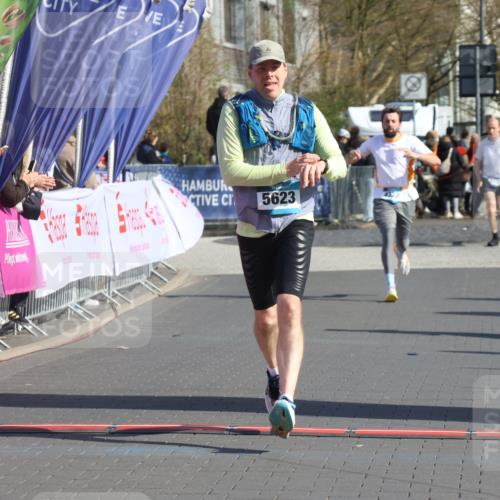 12.04.2026 - 45. Internationalen Wilhelmsburger Insellauf Strokosch-Dieckow http://msf.ph/oto/9452055 12.04.2026 10:33:21 Ziel 5623, 3708 meine-sportfotos.de