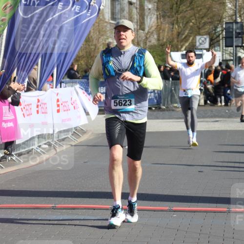 12.04.2026 - 45. Internationalen Wilhelmsburger Insellauf Strokosch-Dieckow http://msf.ph/oto/9452061 12.04.2026 10:33:21 Ziel 5623, 3708 meine-sportfotos.de