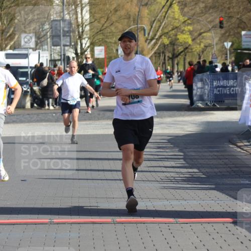 12.04.2026 - 45. Internationalen Wilhelmsburger Insellauf Strokosch-Dieckow http://msf.ph/oto/9452065 12.04.2026 10:33:23 Ziel 5623, 3708, 4322 meine-sportfotos.de
