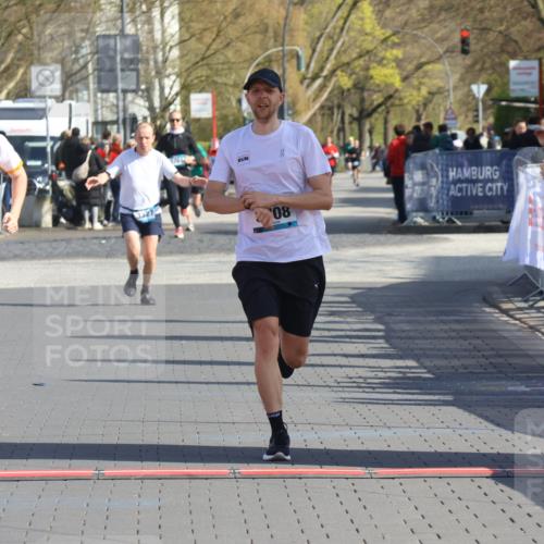 12.04.2026 - 45. Internationalen Wilhelmsburger Insellauf Strokosch-Dieckow http://msf.ph/oto/9452067 12.04.2026 10:33:23 Ziel 5623, 3708, 4322 meine-sportfotos.de