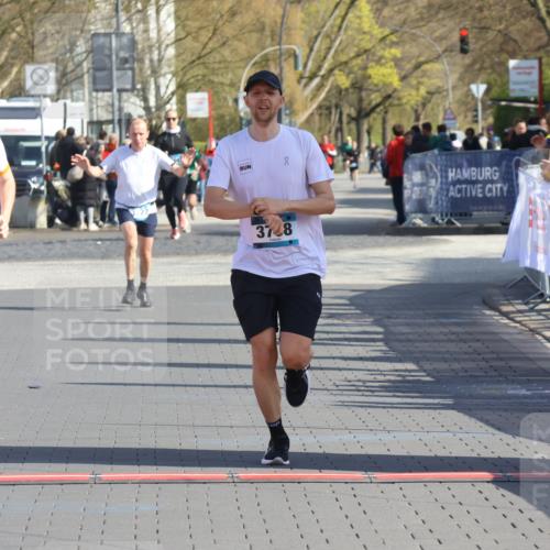 12.04.2026 - 45. Internationalen Wilhelmsburger Insellauf Strokosch-Dieckow http://msf.ph/oto/9452069 12.04.2026 10:33:23 Ziel 5623, 3708, 4322 meine-sportfotos.de