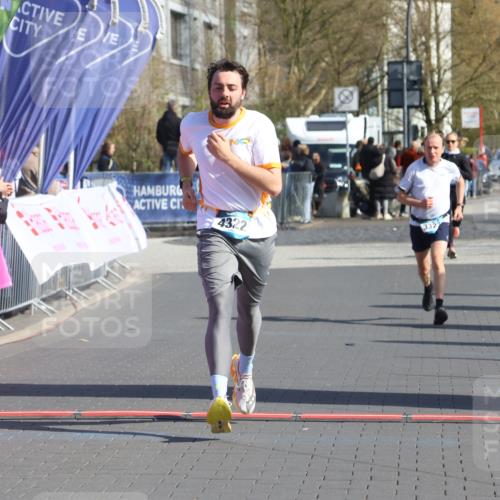 12.04.2026 - 45. Internationalen Wilhelmsburger Insellauf Strokosch-Dieckow http://msf.ph/oto/9452073 12.04.2026 10:33:25 Ziel 5623, 3708, 4322, 3327 meine-sportfotos.de