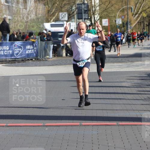 12.04.2026 - 45. Internationalen Wilhelmsburger Insellauf Strokosch-Dieckow http://msf.ph/oto/9452089 12.04.2026 10:33:27 Ziel 3708, 4322, 3327 meine-sportfotos.de