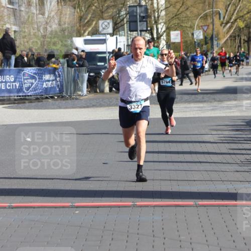 12.04.2026 - 45. Internationalen Wilhelmsburger Insellauf Strokosch-Dieckow http://msf.ph/oto/9452093 12.04.2026 10:33:27 Ziel 3708, 4322, 3327 meine-sportfotos.de
