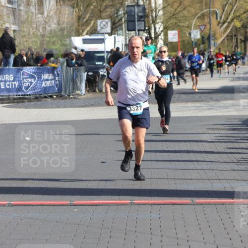 12.04.2026 - 45. Internationalen Wilhelmsburger Insellauf Strokosch-Dieckow http://msf.ph/oto/9452097 12.04.2026 10:33:27 Ziel 3708, 4322, 3327 meine-sportfotos.de